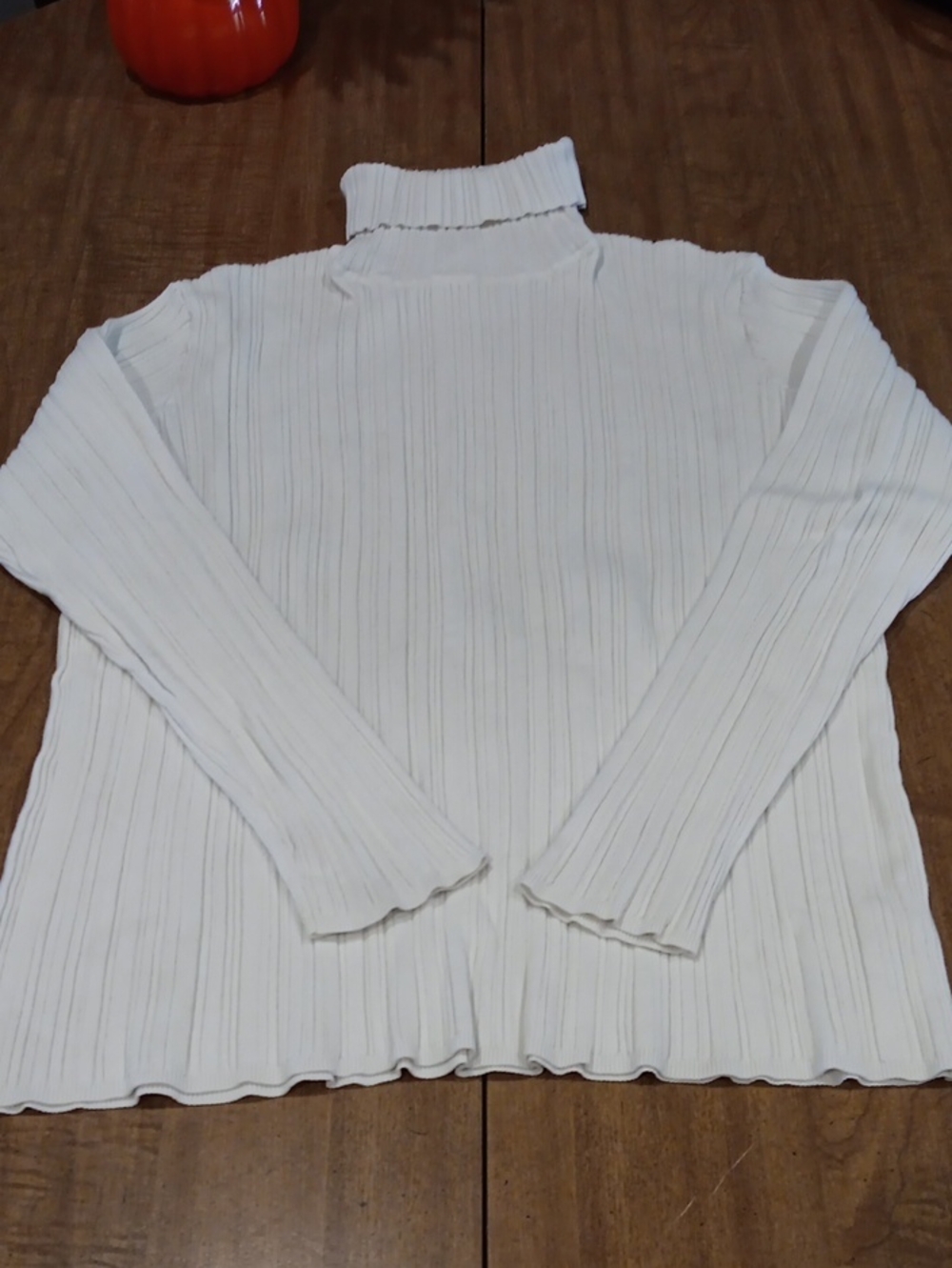 Time and Tru White Ribbed Turtleneck Long Sleeve Top